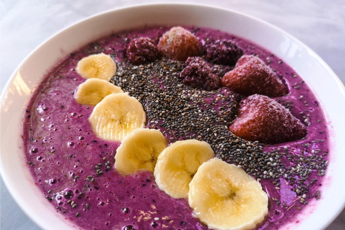 DavishlyFit Berrie Smoothie Bowl