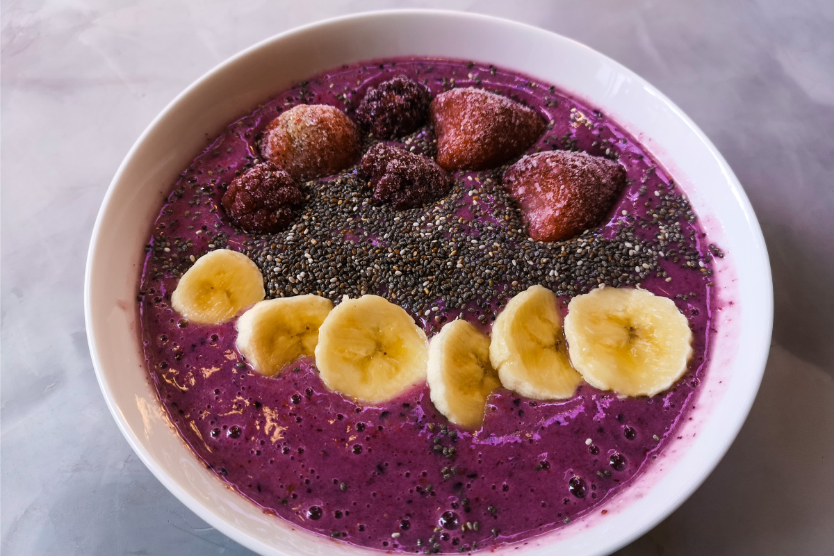 DavishlyFit Berrie Smoothie Bowl