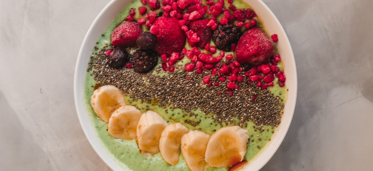 DavishlyFit Green smoothie bowl