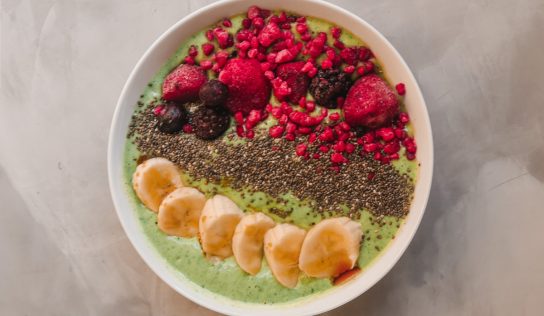 DavishlyFit Green smoothie bowl